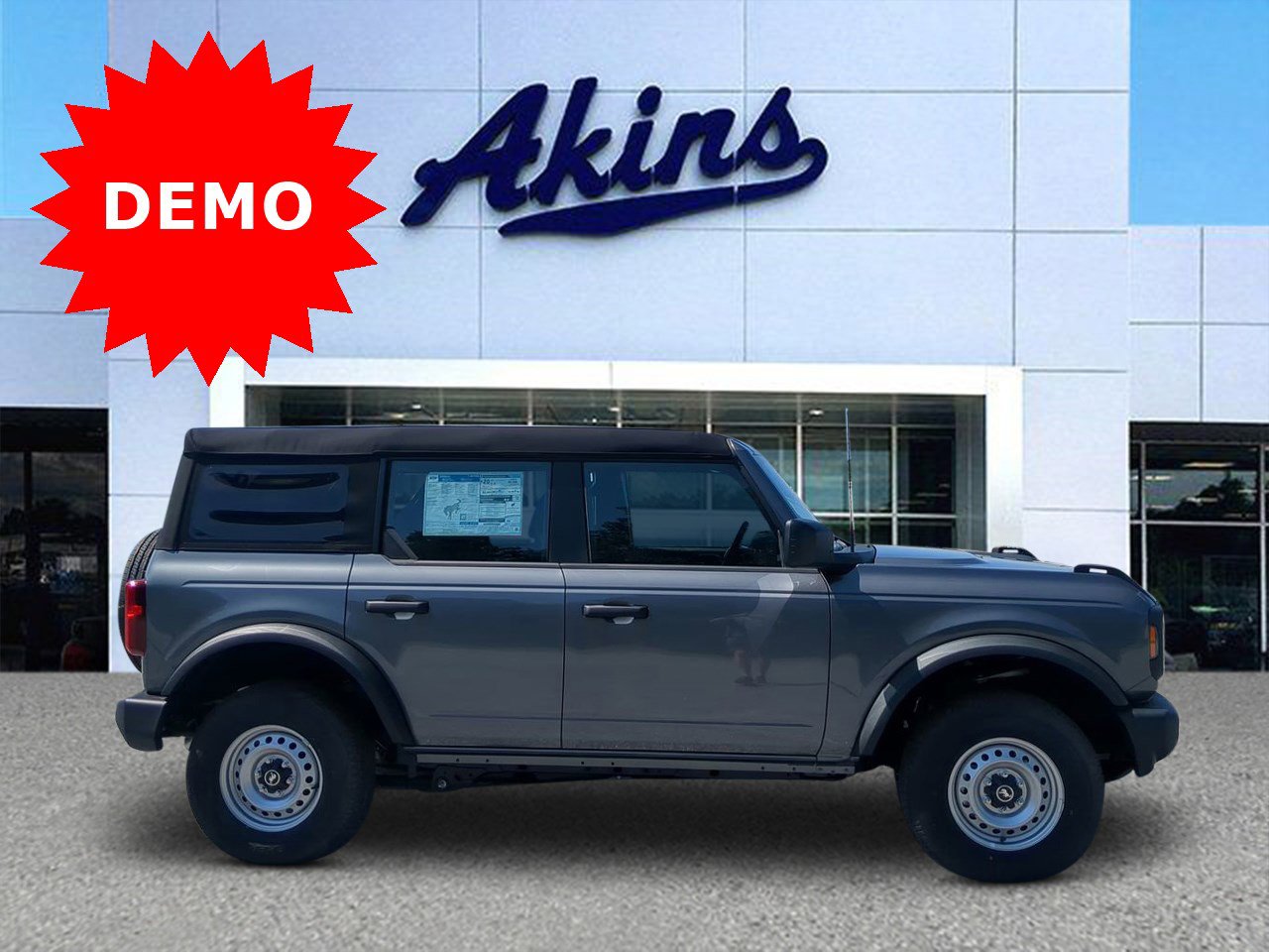 2025 Ford Bronco 4-Door Base's photo