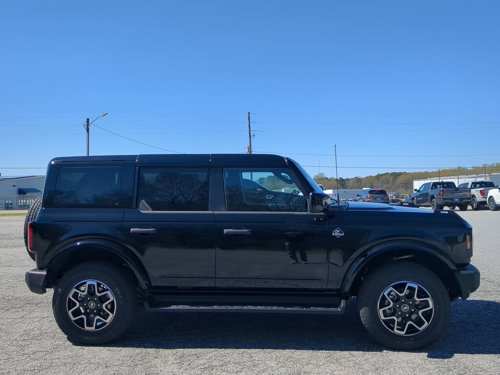 New 2026 Ford Bronco Outer Banks SUV
