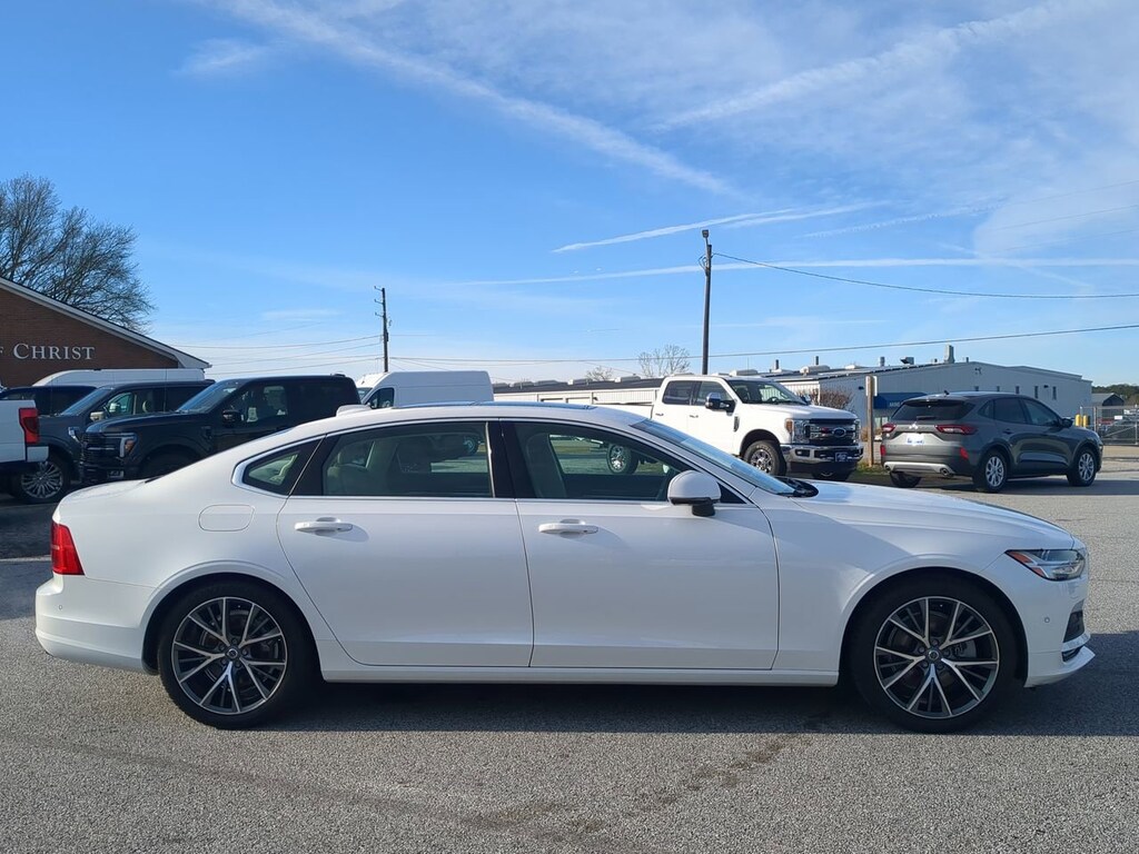 Used 2018 Volvo S90 T5 Momentum Sedan