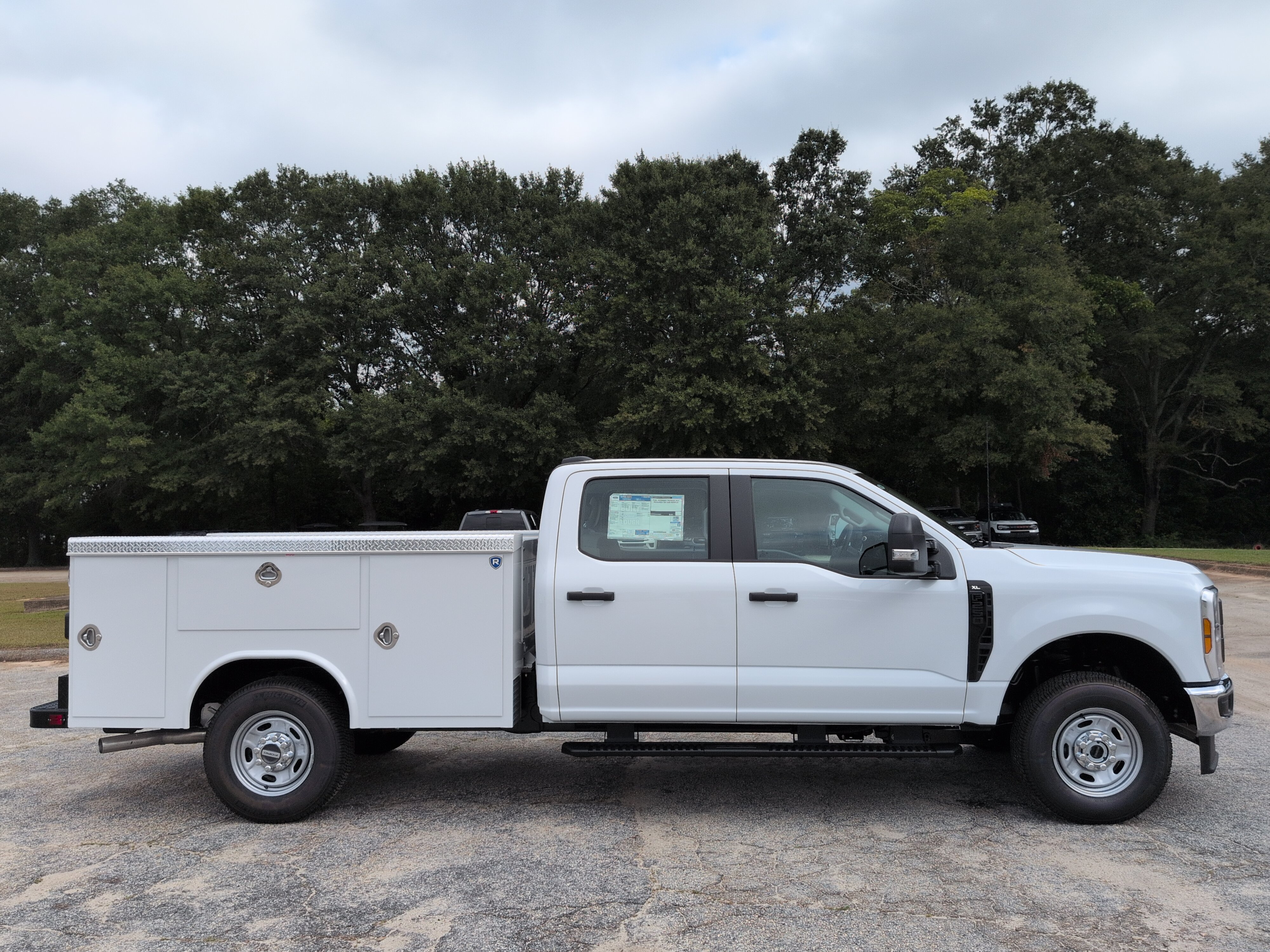 New 2027 Ford Super Duty F-250 SRW XL TRUCK