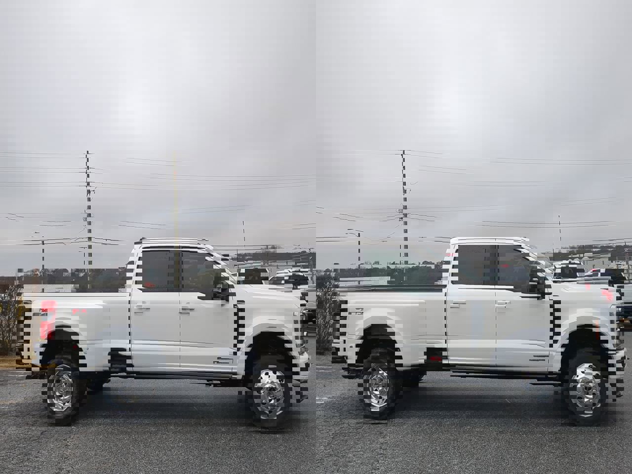 2025 Ford F-450 Super Duty Platinum's photo