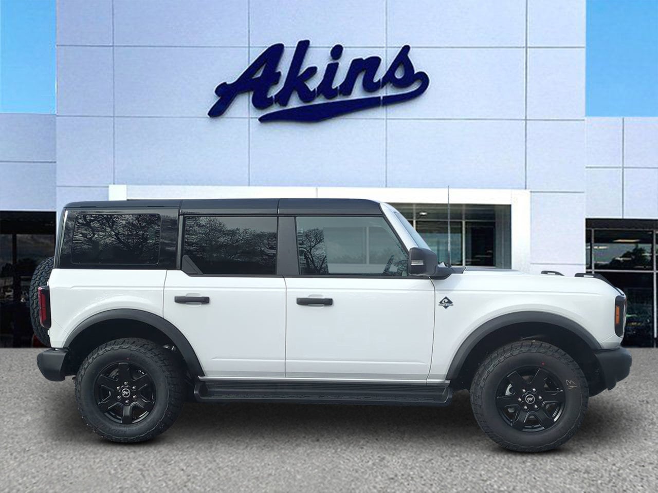 2025 Ford Bronco 4-Door Outer Banks's photo