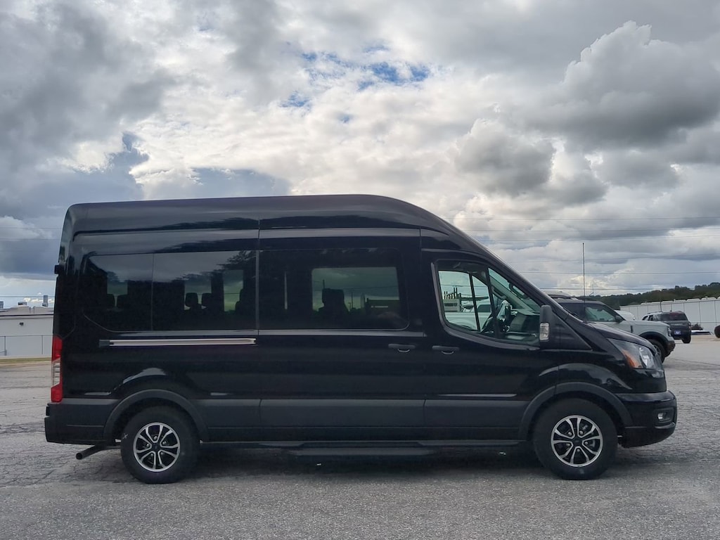 New 2024 Ford Transit 15 Passenger Wagon XLT VAN