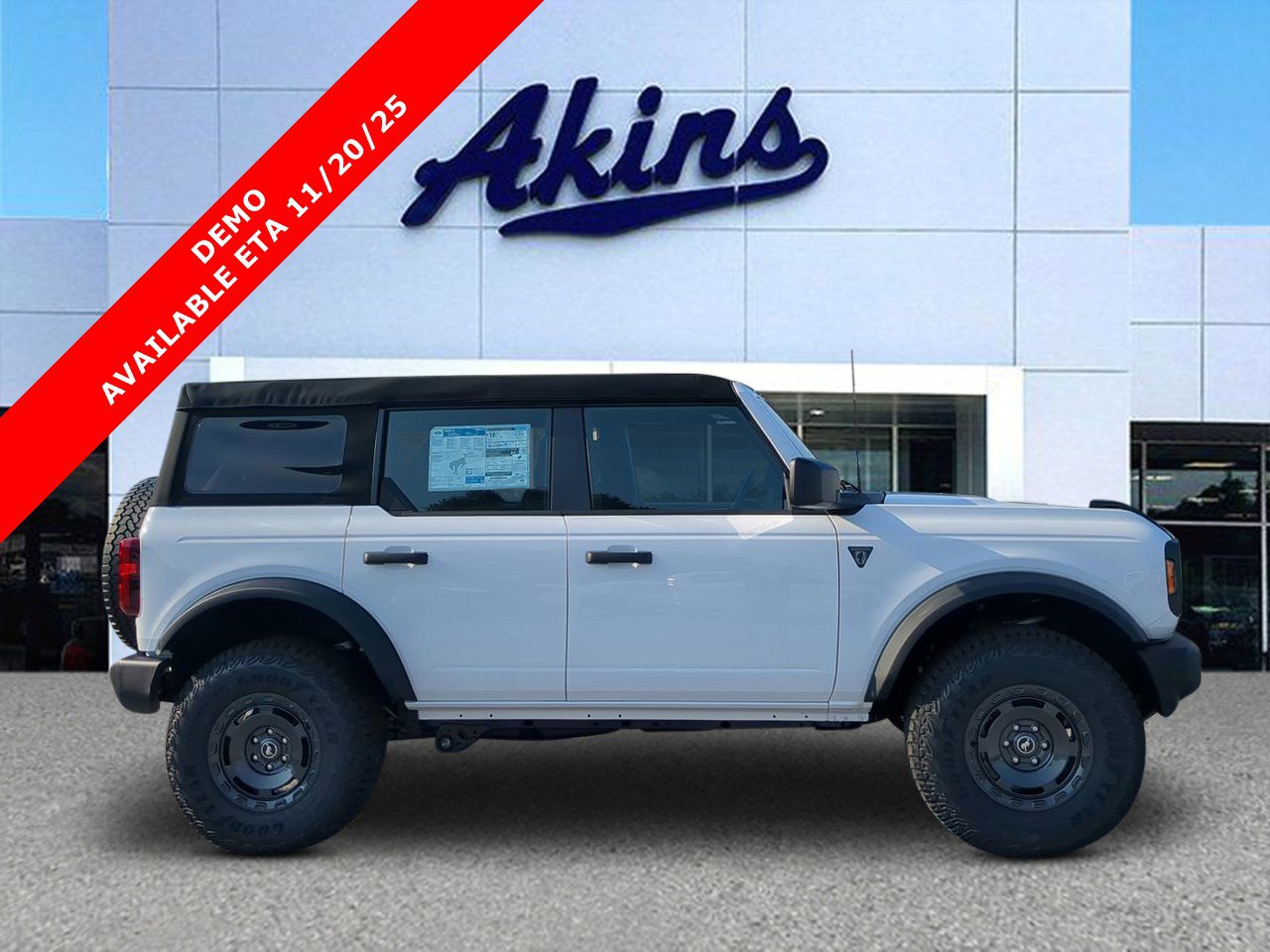 2025 Ford Bronco 4-Door Base's photo