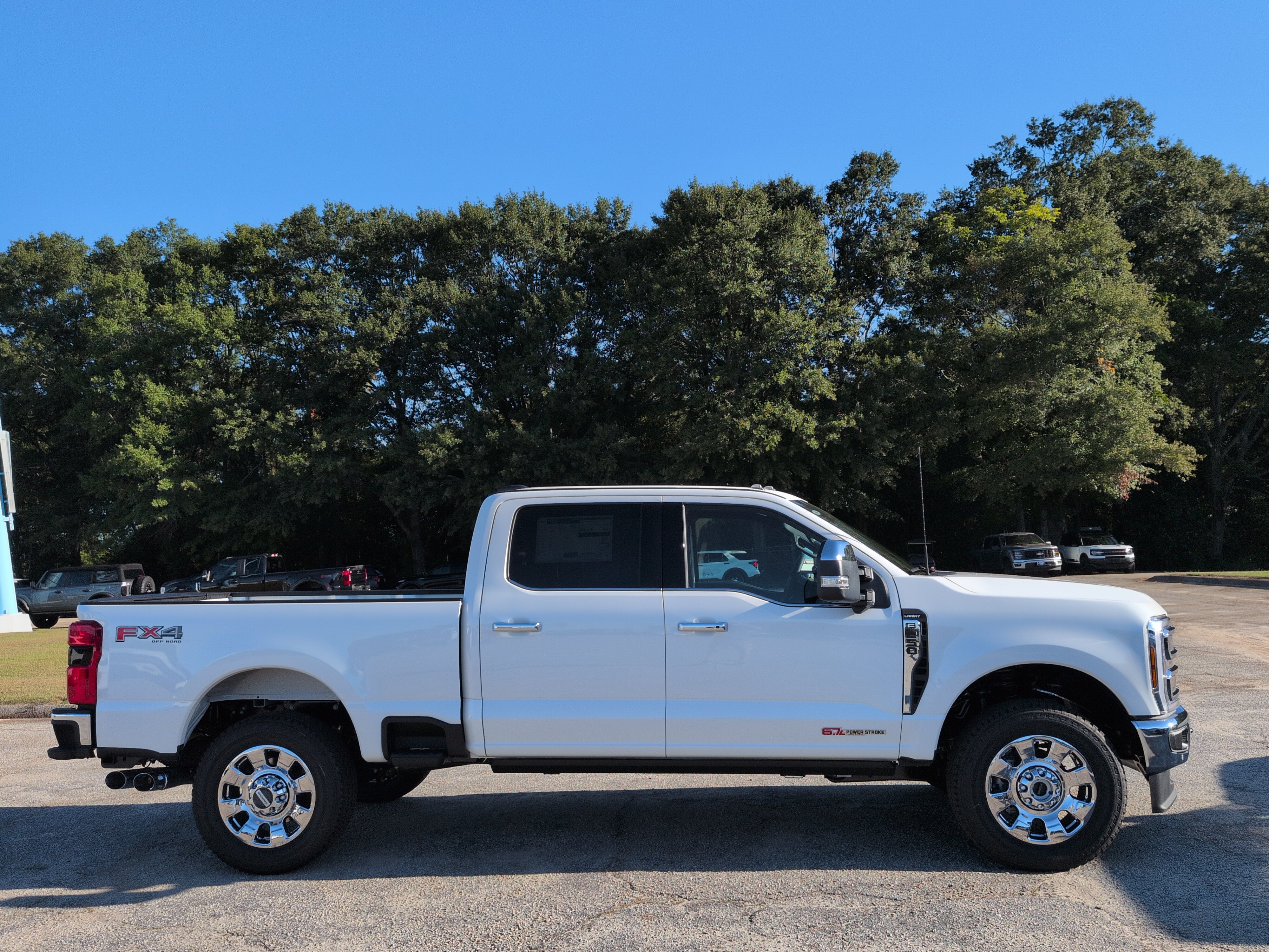 New 2027 Ford Super Duty F-250 SRW LARIAT TRUCK