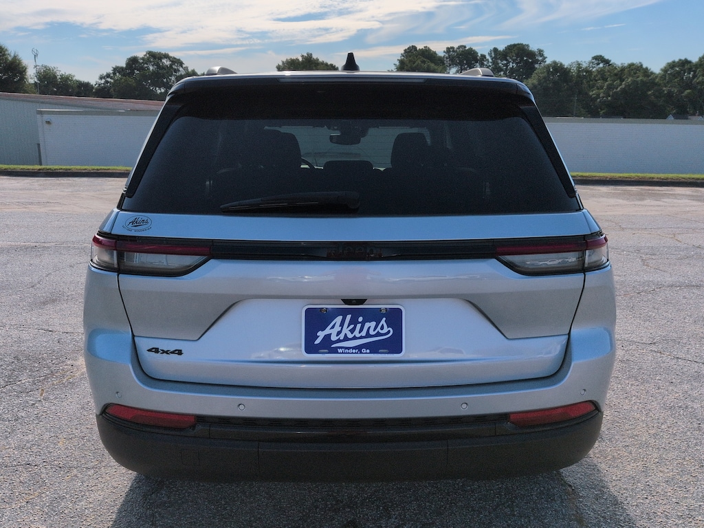 Used 2023 Jeep Grand Cherokee Laredo SUV