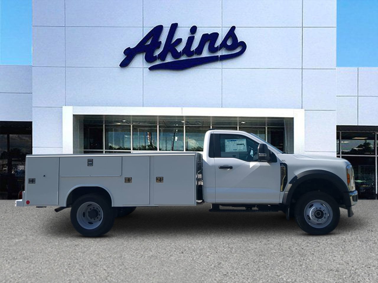 2025 Ford F-550 XL 4x4 Regular Cab 169-In DRW's photo