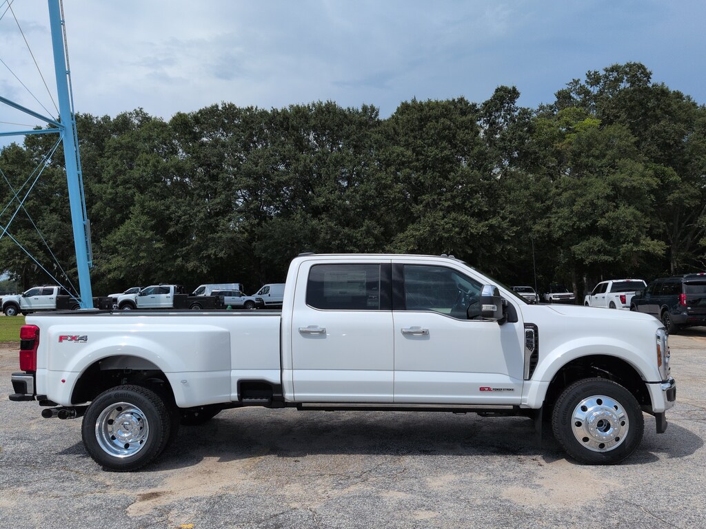 New 2026 Ford Super Duty F-450 DRW Lariat