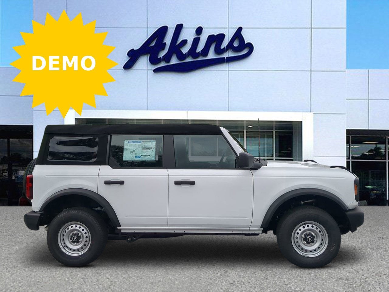 2025 Ford Bronco 4-Door Base's photo