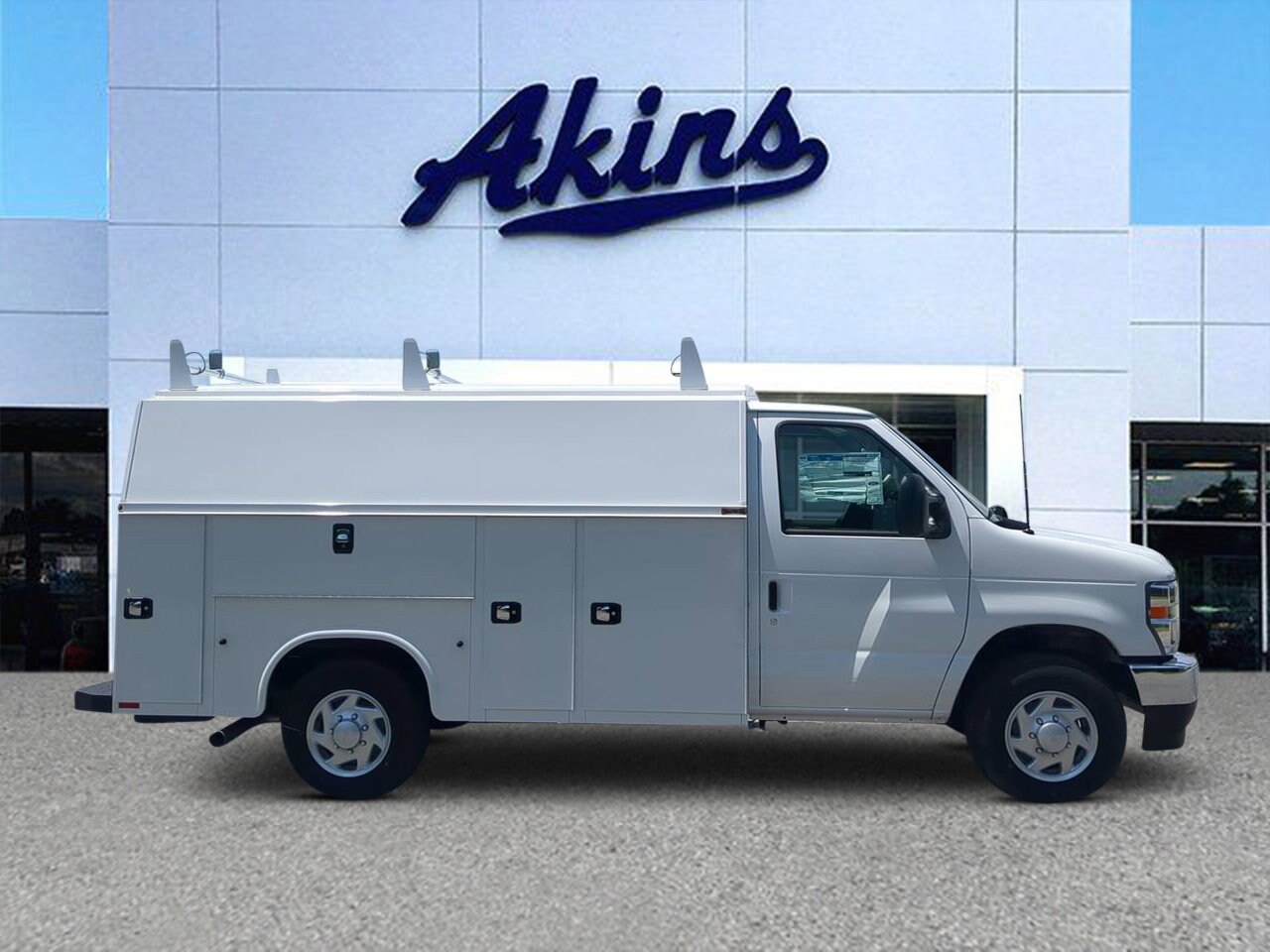 2026 Ford E-Series SRW E-350 Super Duty 138 in WB's photo