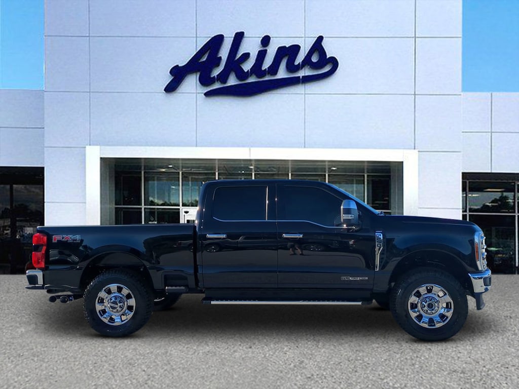 Used 2023 Ford F-250 Lariat Crew Cab Truck