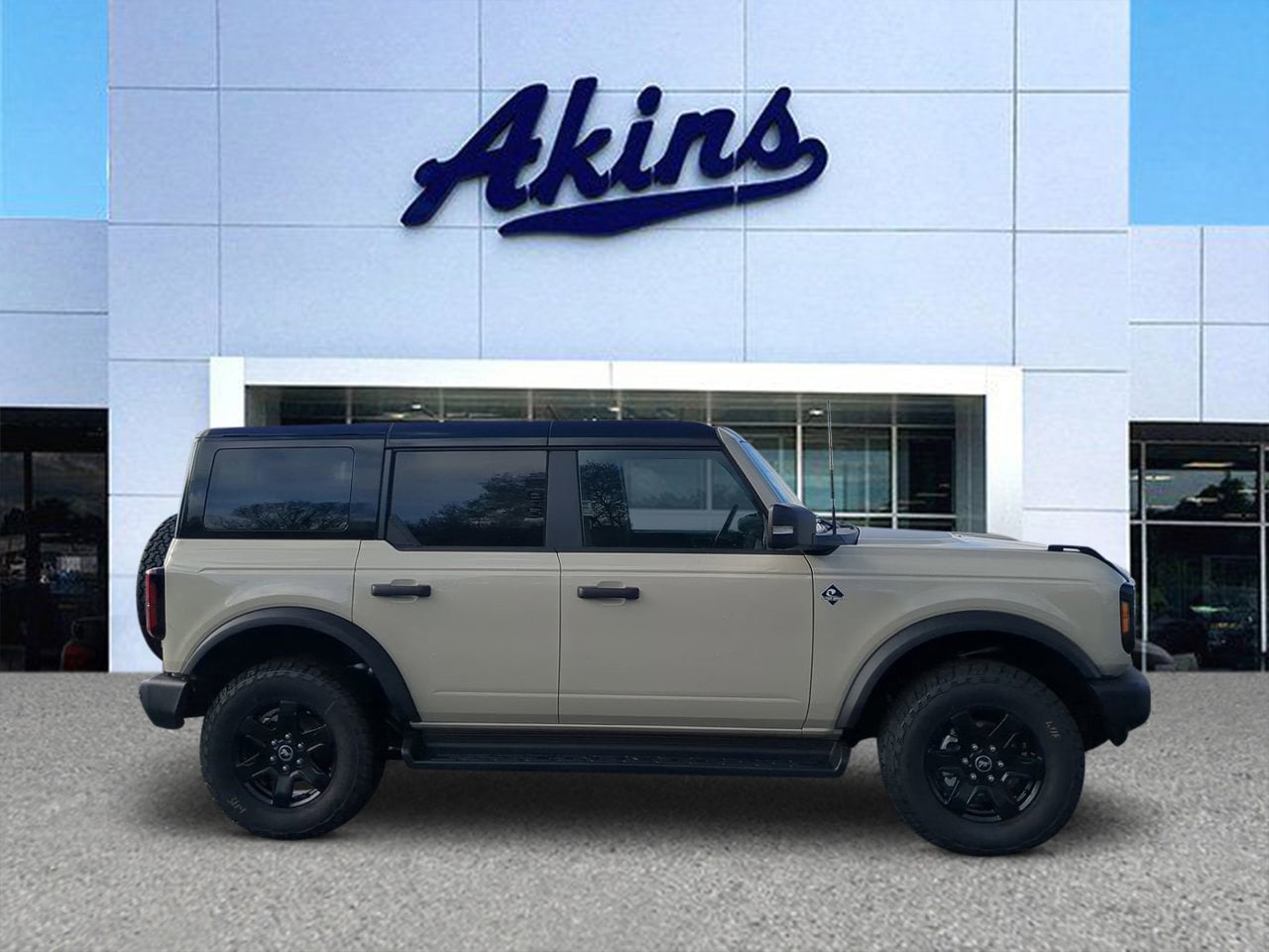 2025 Ford Bronco 4-Door Outer Banks's photo