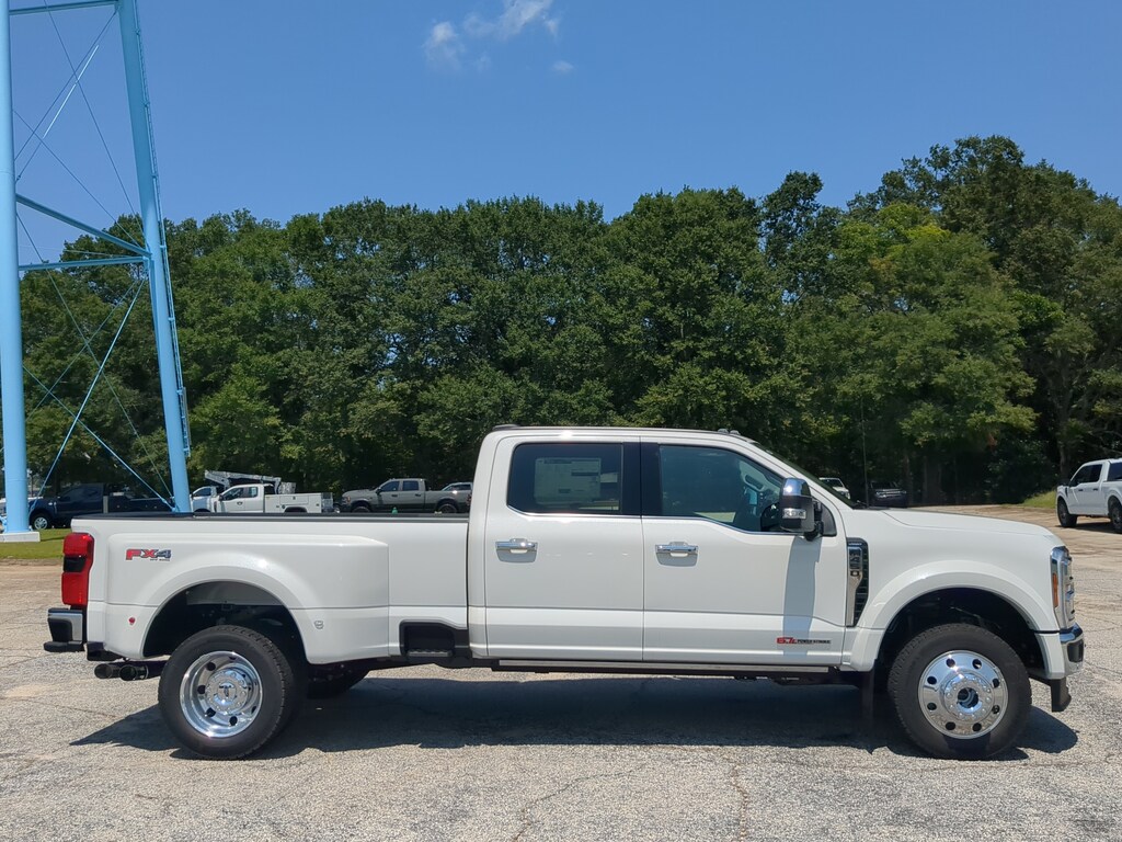 New 2026 Ford Super Duty F-450 DRW Lariat TRUCK