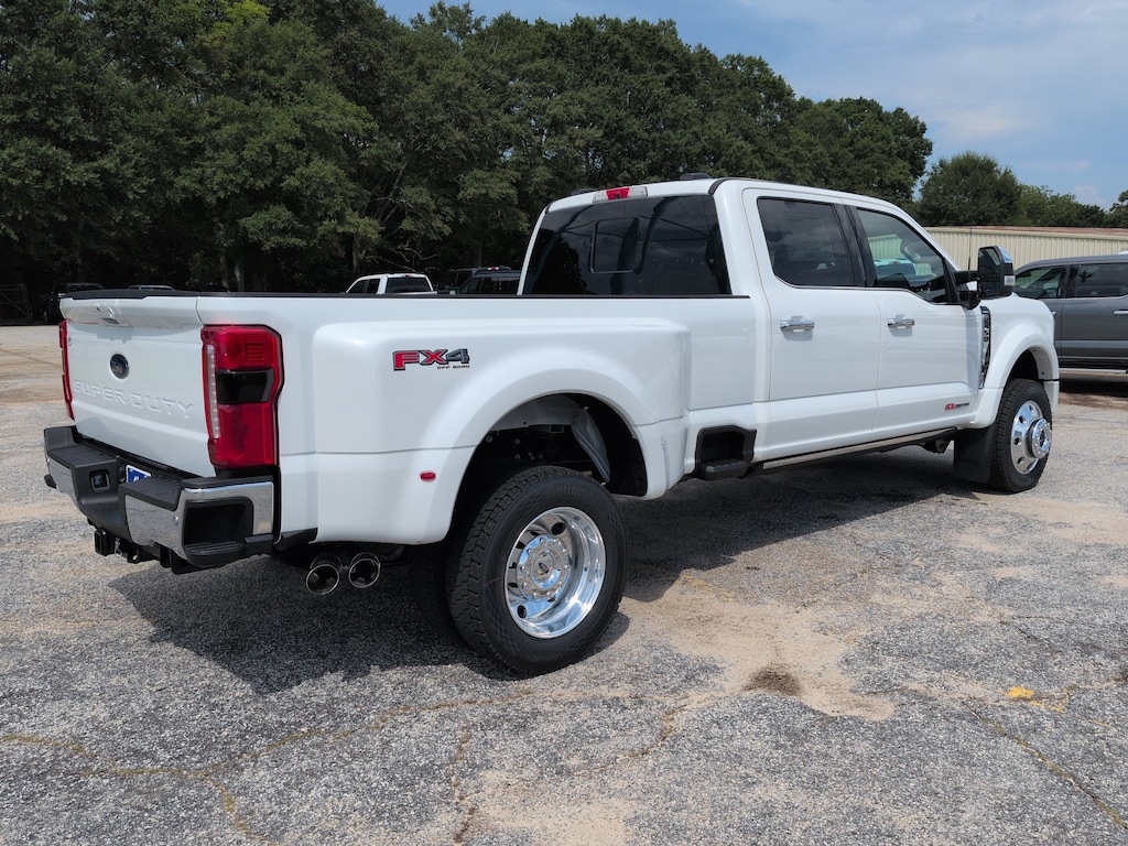 New 2026 Ford Super Duty F-450 DRW Lariat