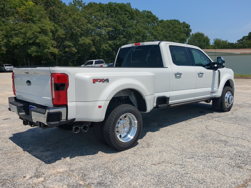 New 2026 Ford Super Duty F-450 DRW Lariat TRUCK