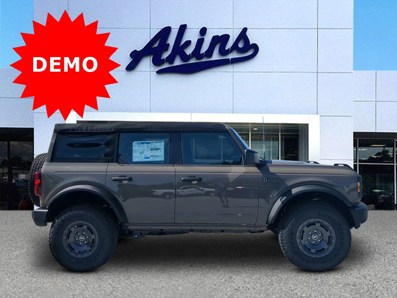 2025 Ford Bronco 4-Door Base's photo