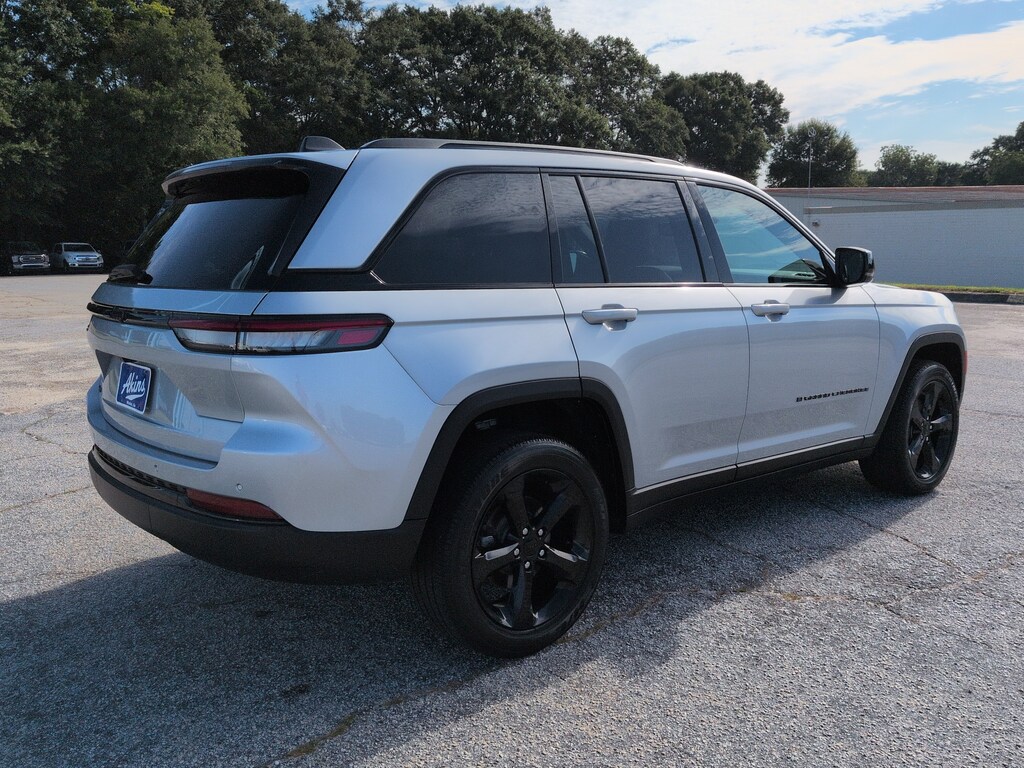 Used 2023 Jeep Grand Cherokee Laredo SUV