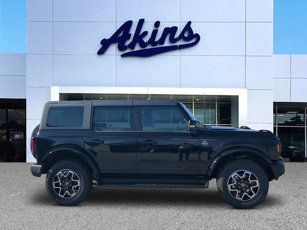 2025 Ford Bronco 4-Door Outer Banks's photo