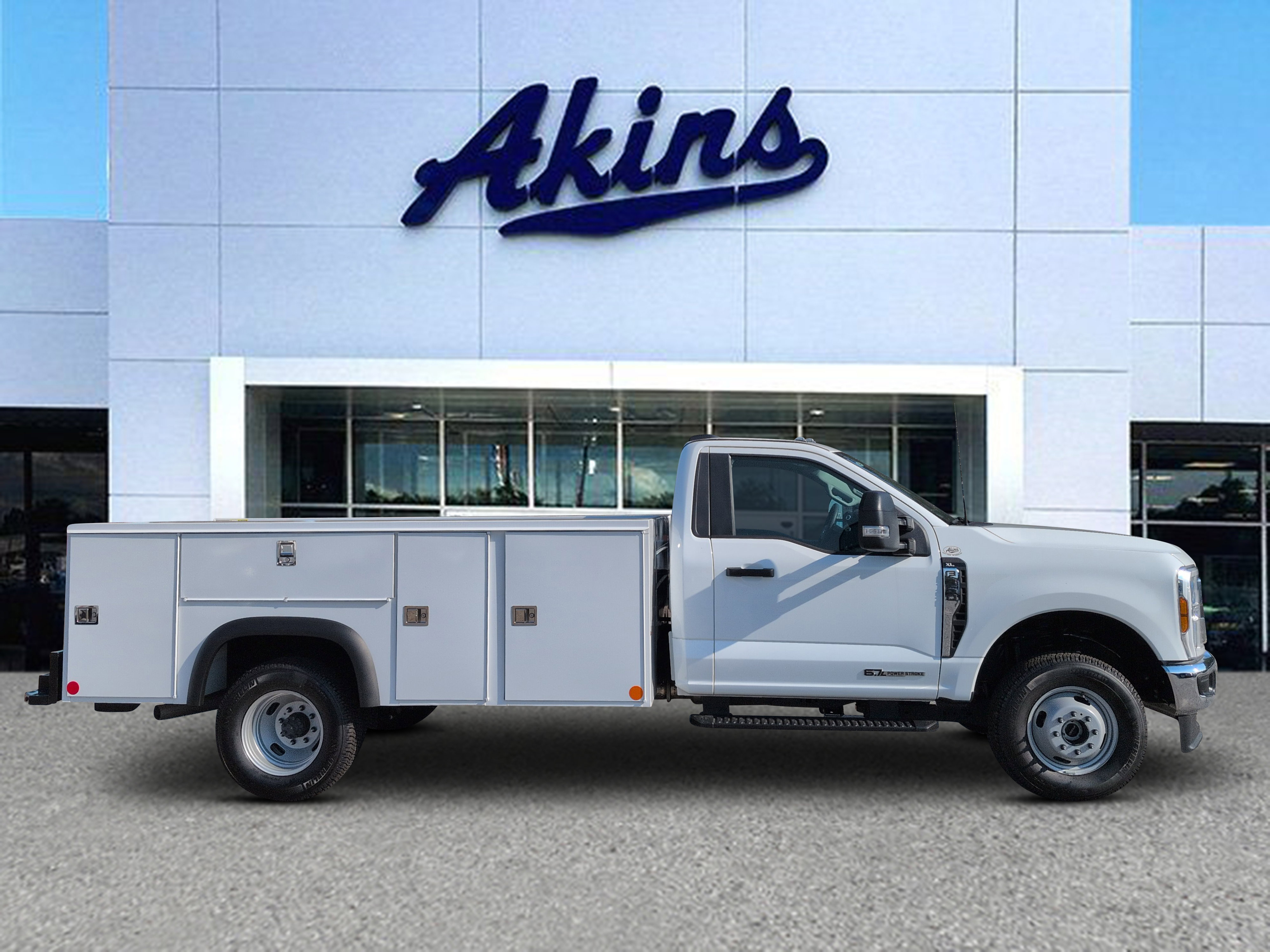 2025 Ford F-350 Super Duty Chassis Cab XL