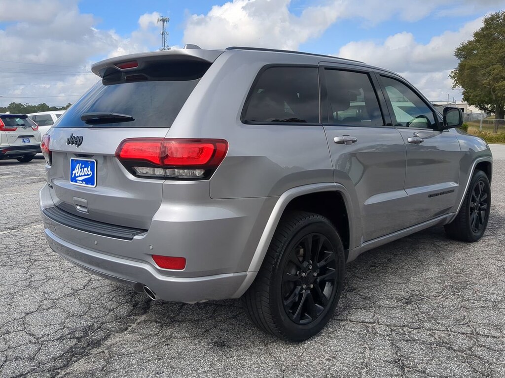 Used 2021 Jeep Grand Cherokee Laredo SUV