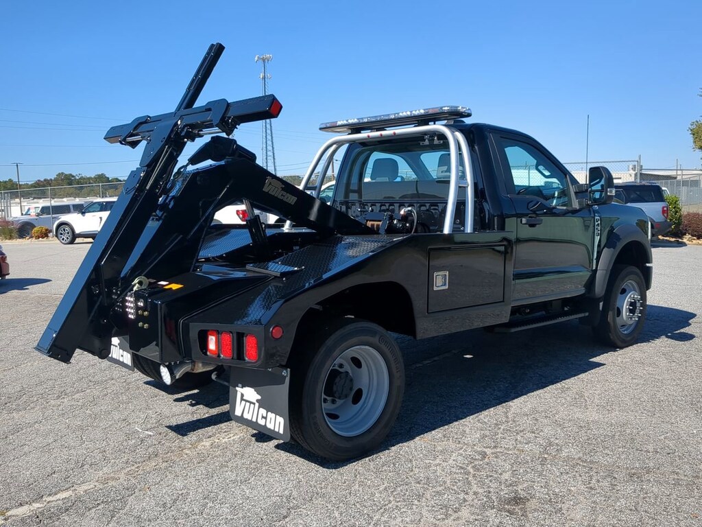 New 2025 Ford Super Duty F-450 DRW Wrecker TRUCK