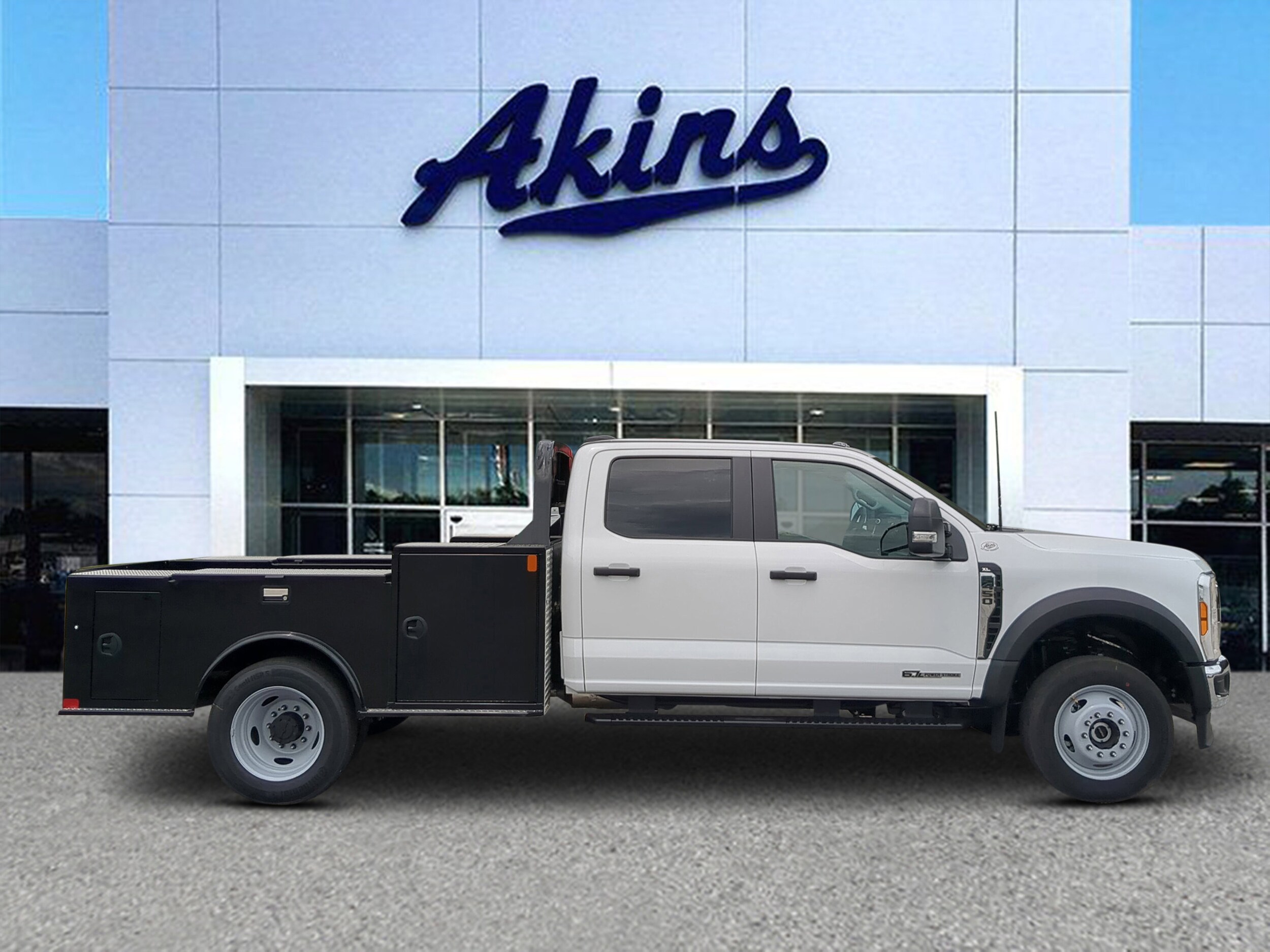 2026 Ford F-450 XL 4x4 Crew Cab 179-In DRW's photo