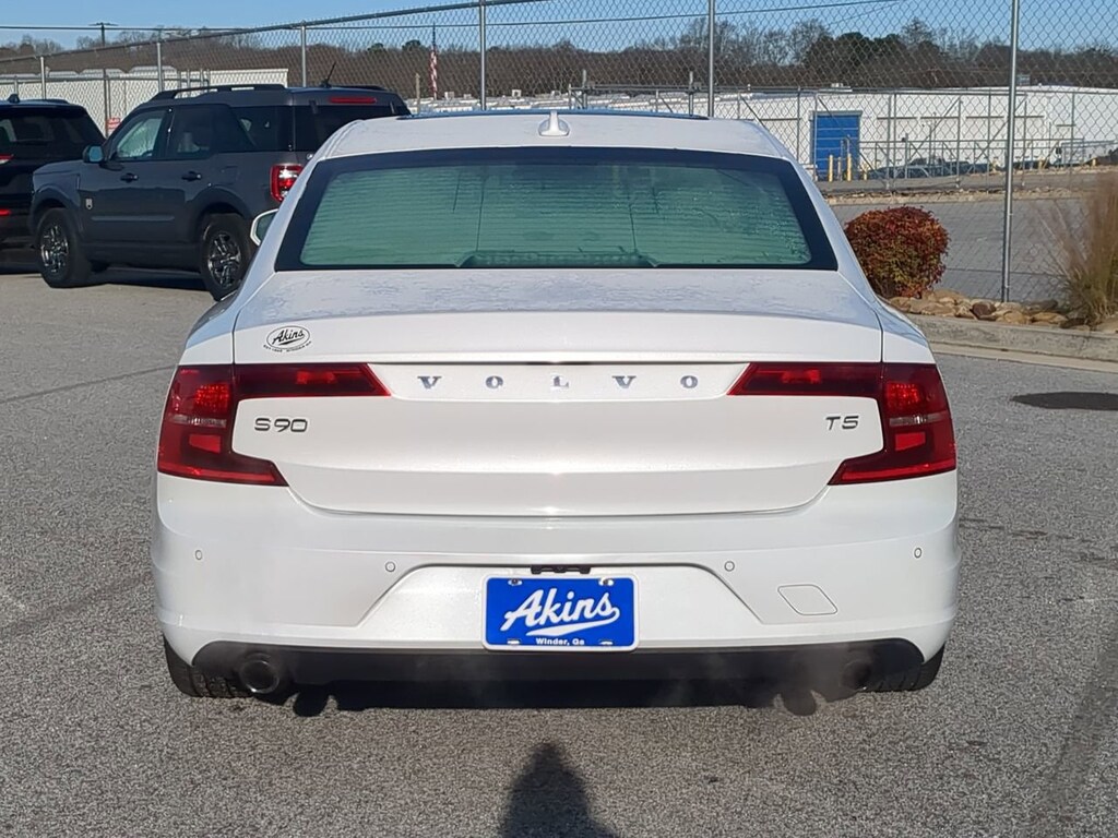 Used 2018 Volvo S90 T5 Momentum Sedan