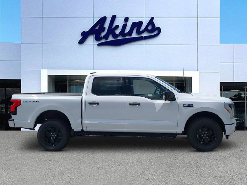 New 2025 Ford F-150 Lightning XLT TRUCK