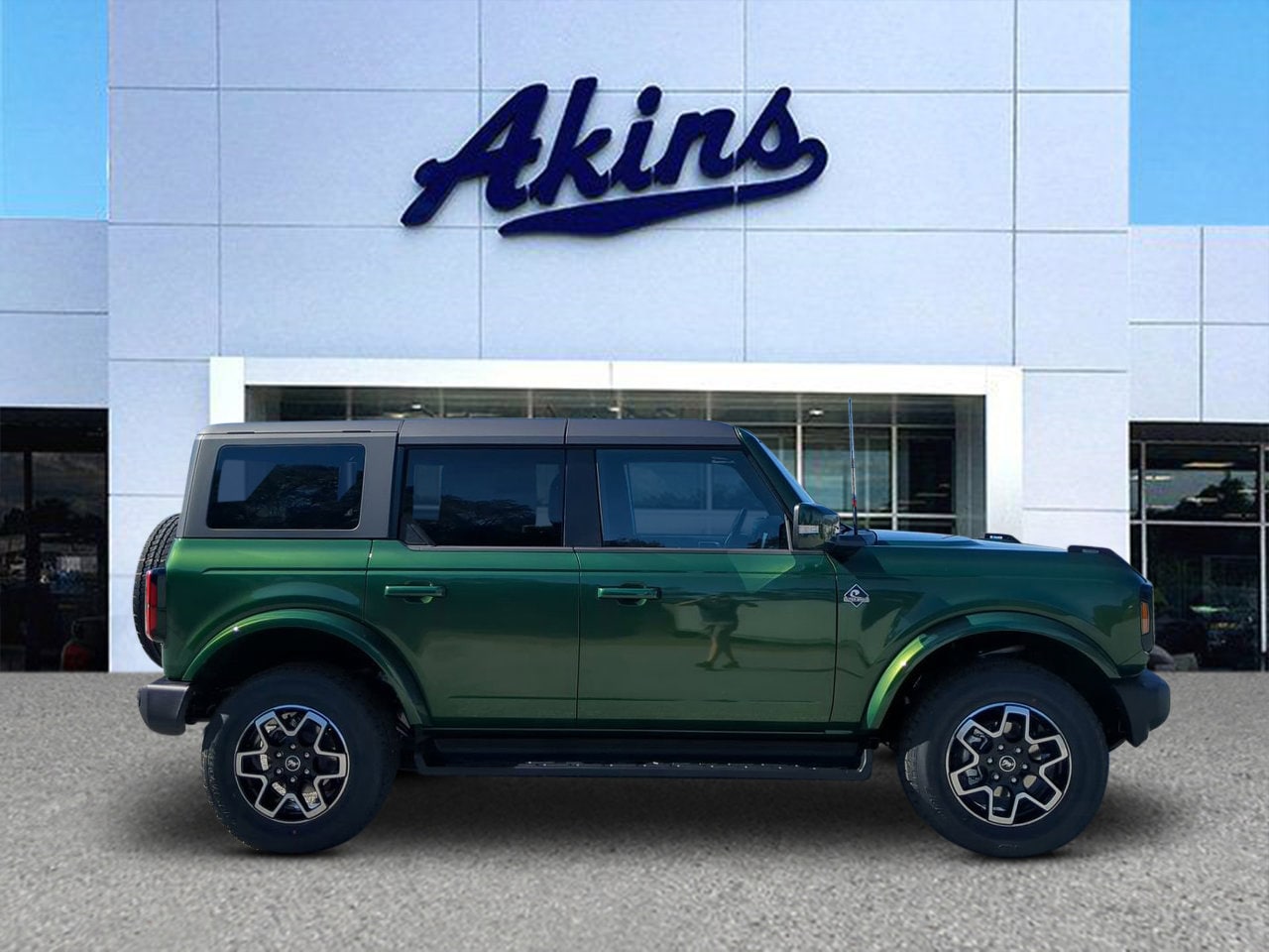 2025 Ford Bronco 4-Door Outer Banks's photo