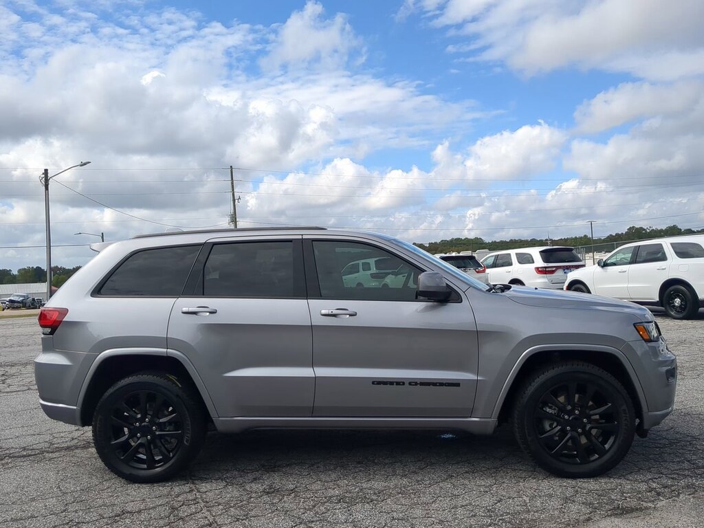 Used 2021 Jeep Grand Cherokee Laredo SUV