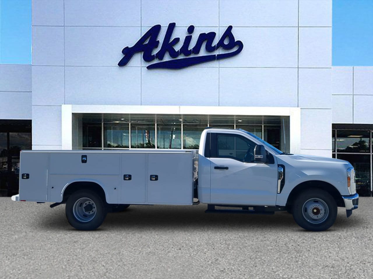 2025 Ford F-350 Super Duty Chassis Cab XL's photo