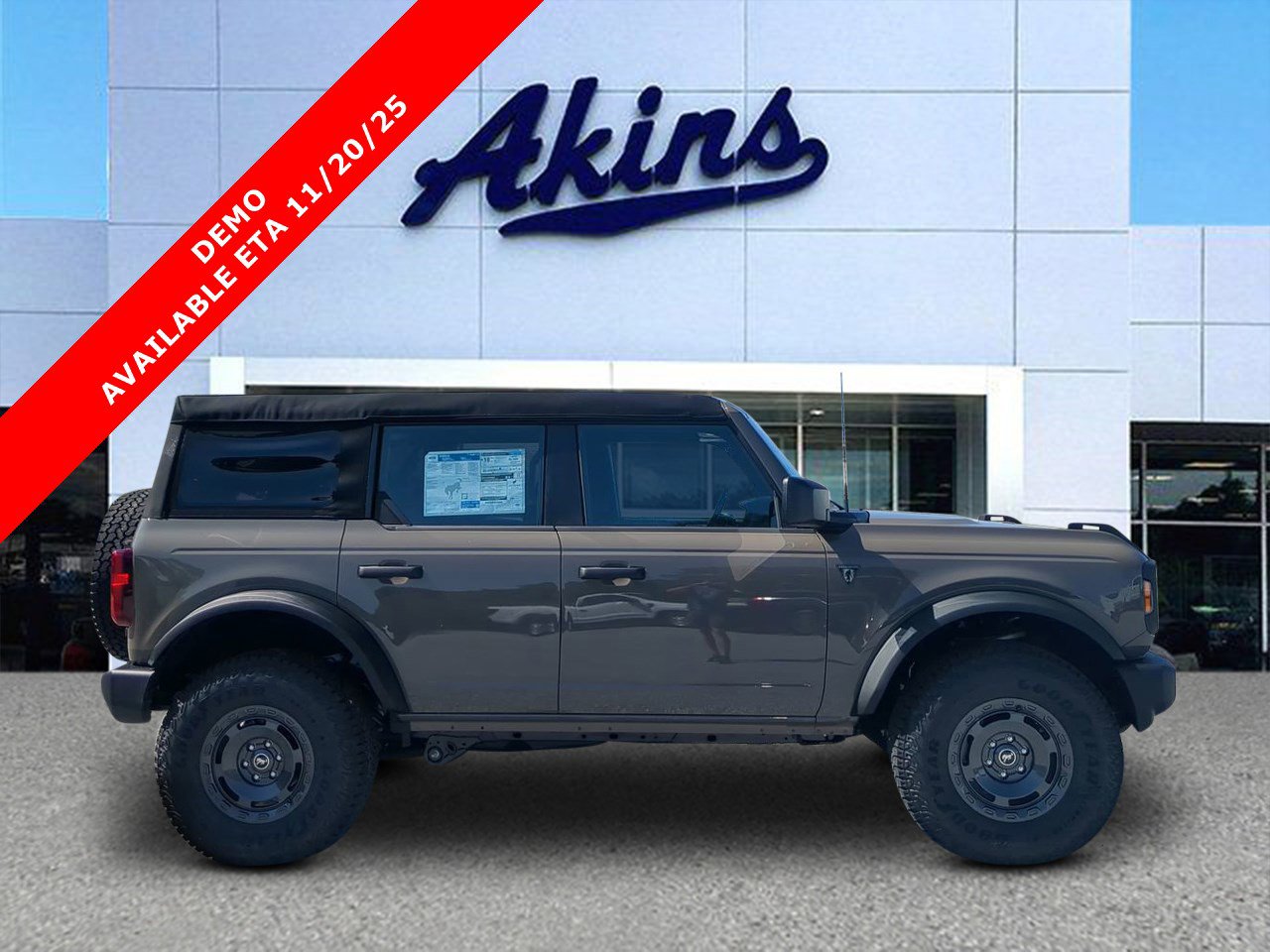 2025 Ford Bronco 4-Door Base's photo