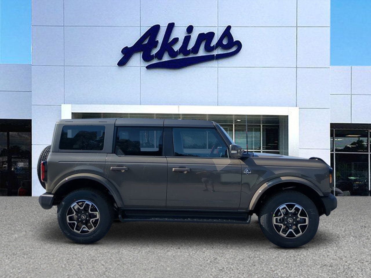 2025 Ford Bronco 4-Door Outer Banks's photo