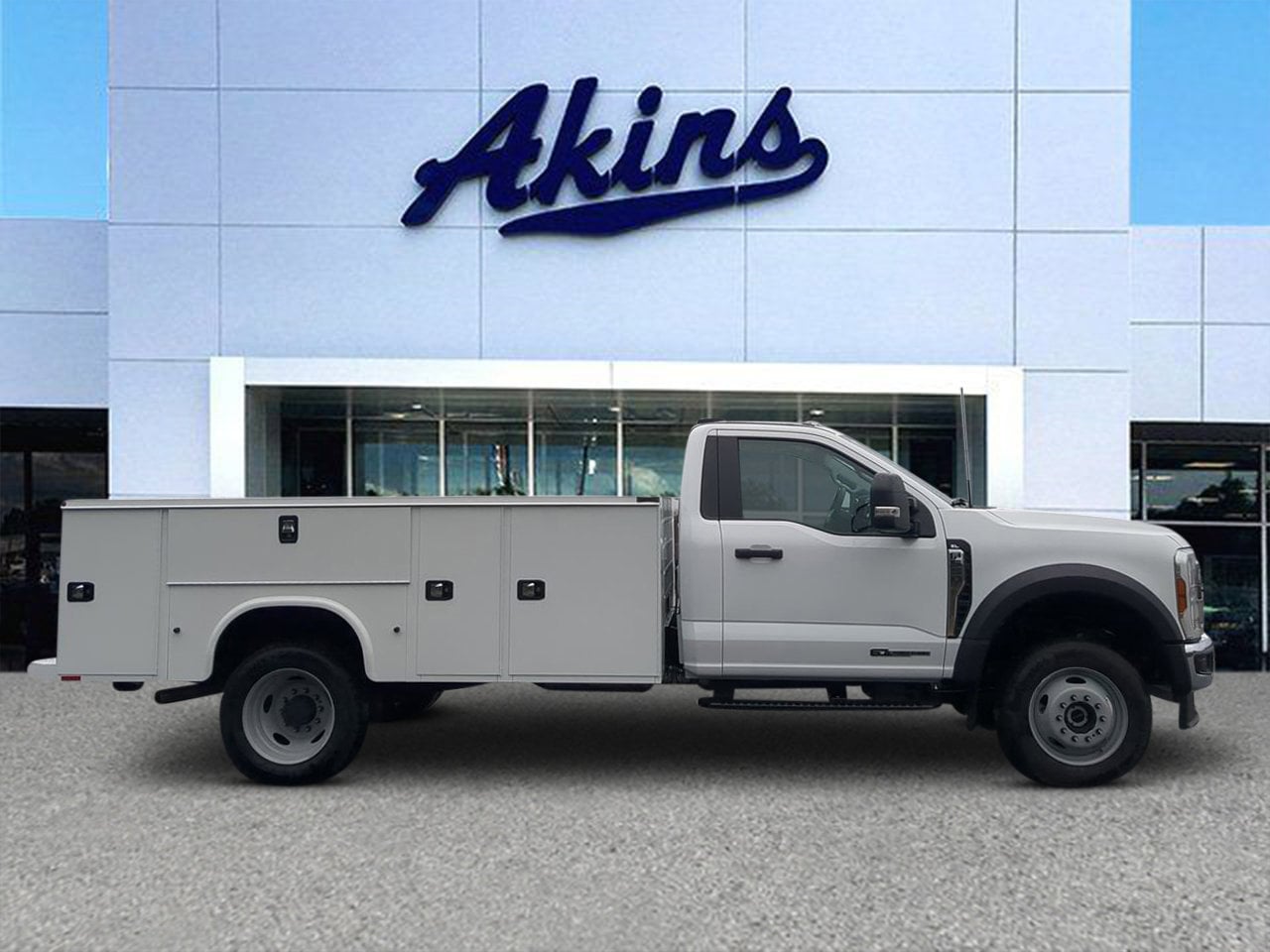 2025 Ford F-550 Super Duty Chassis Cab XL's photo