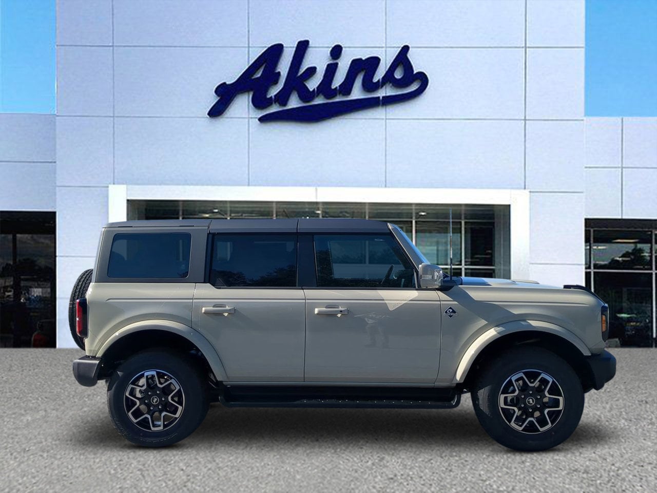 2025 Ford Bronco 4-Door Outer Banks's photo