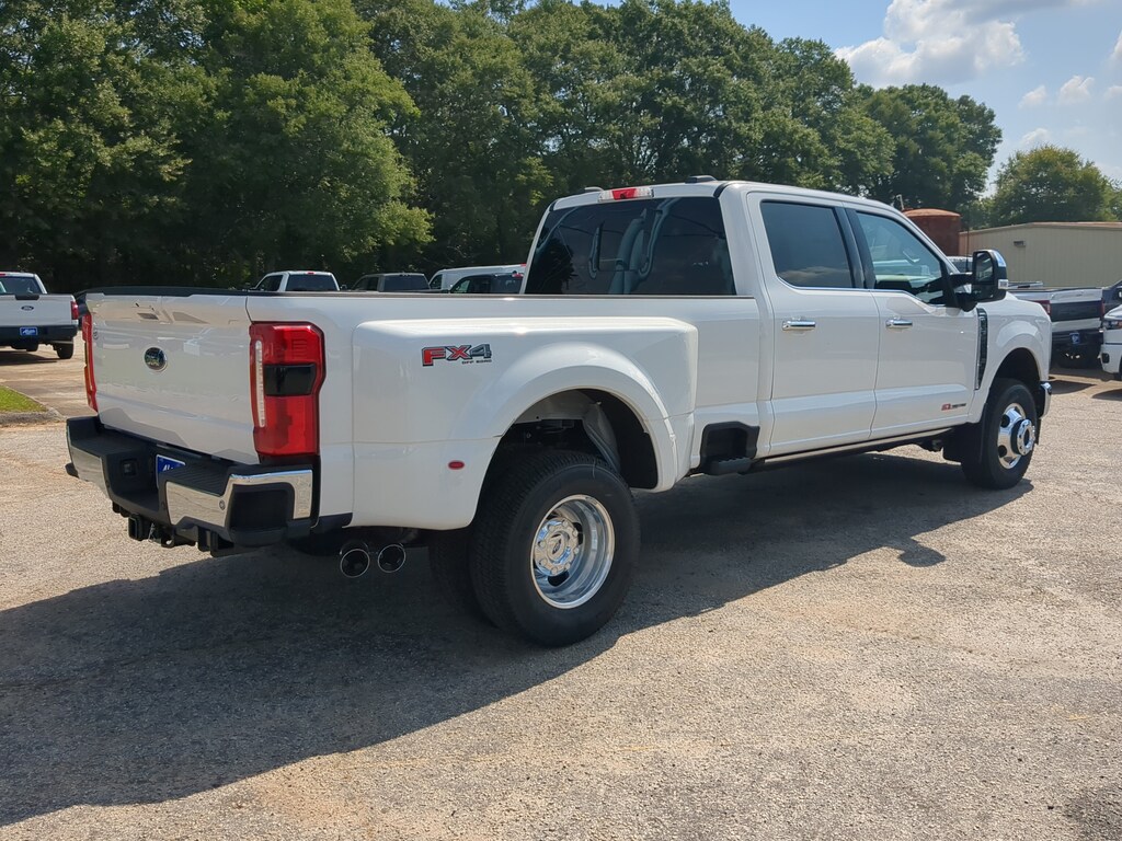 New 2026 Ford Super Duty F-350 DRW Lariat TRUCK