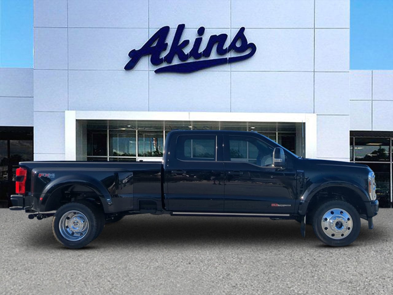 2025 Ford F-450 Super Duty Platinum