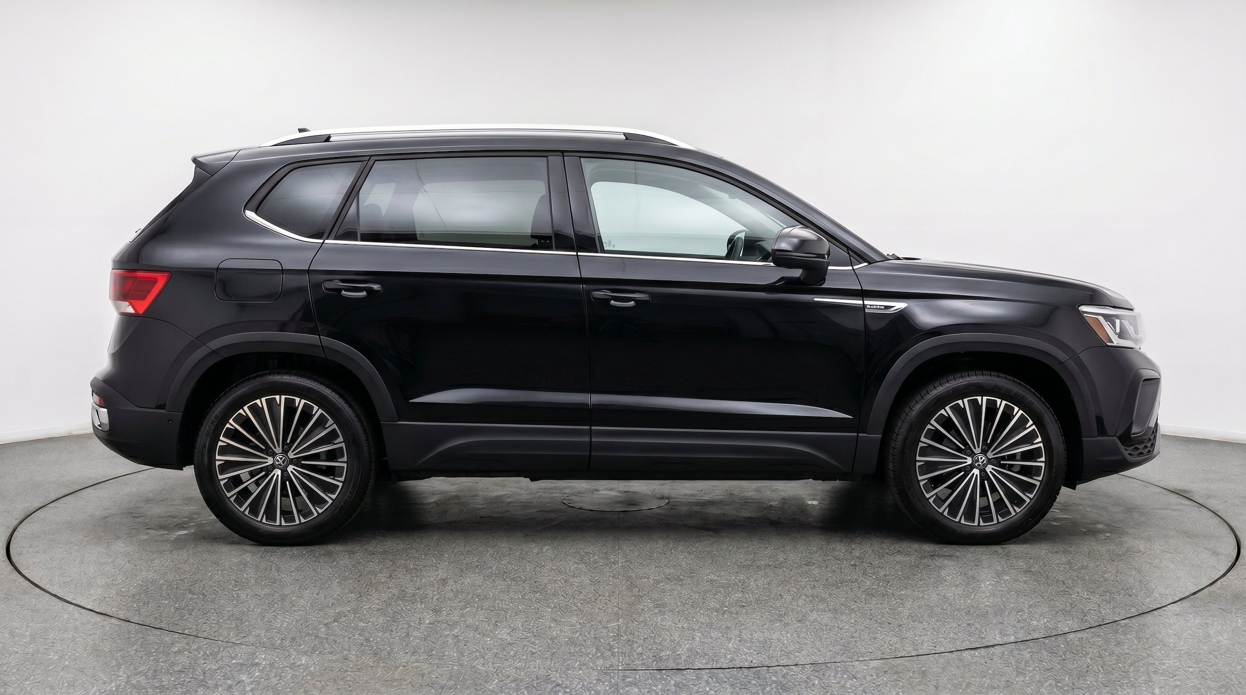 Thumbnail: 2025 Volkswagen Taos - 11