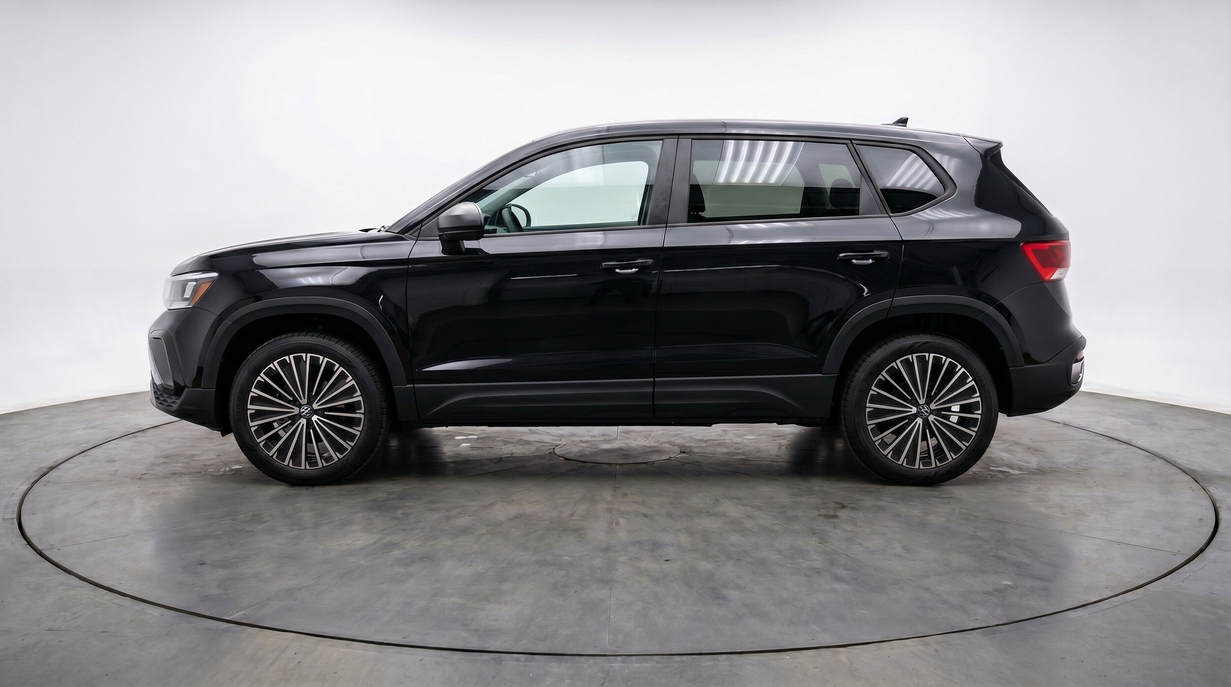 Thumbnail: 2025 Volkswagen Taos - 5