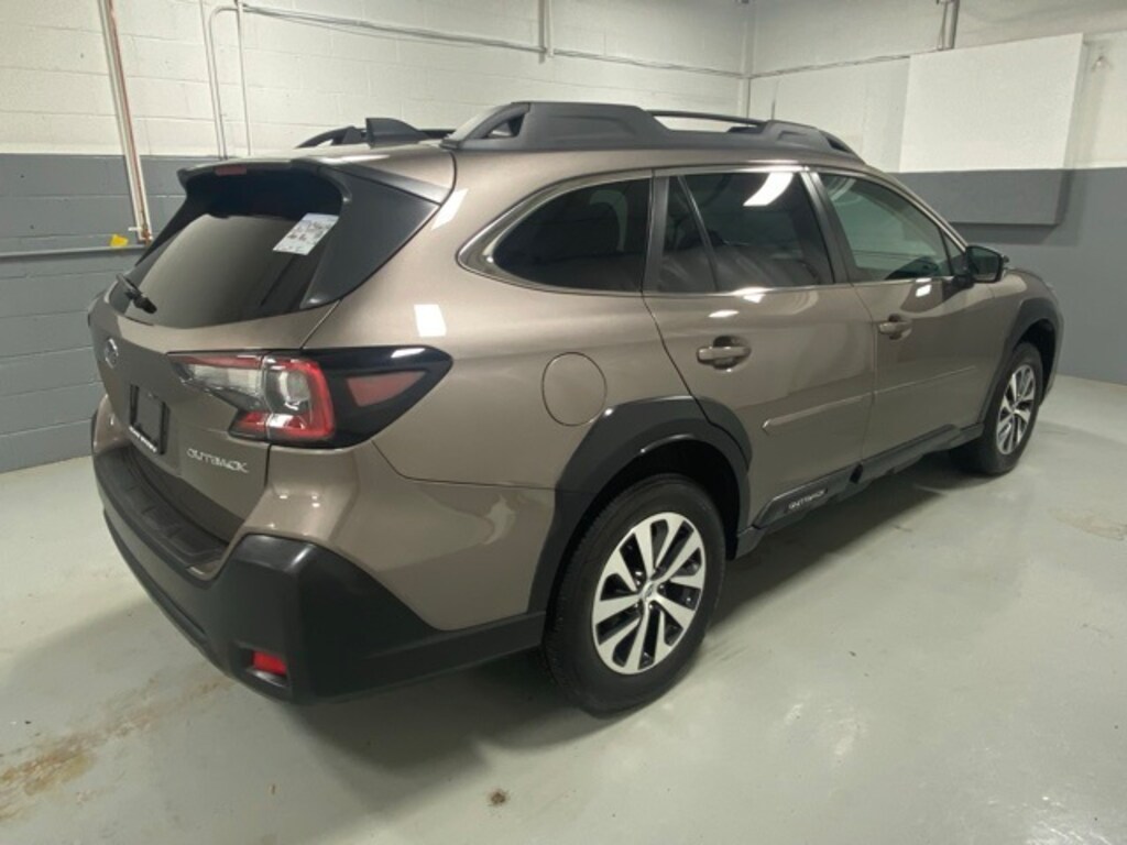 Used 2023 Subaru Outback Premium SUV