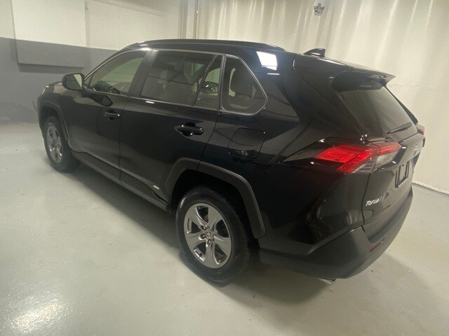 2022 Toyota RAV4 Hybrid LE photo 2