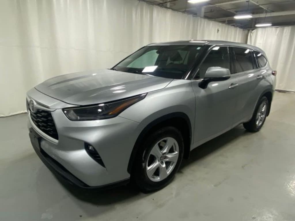 Used 2021 Toyota Highlander LE SUV