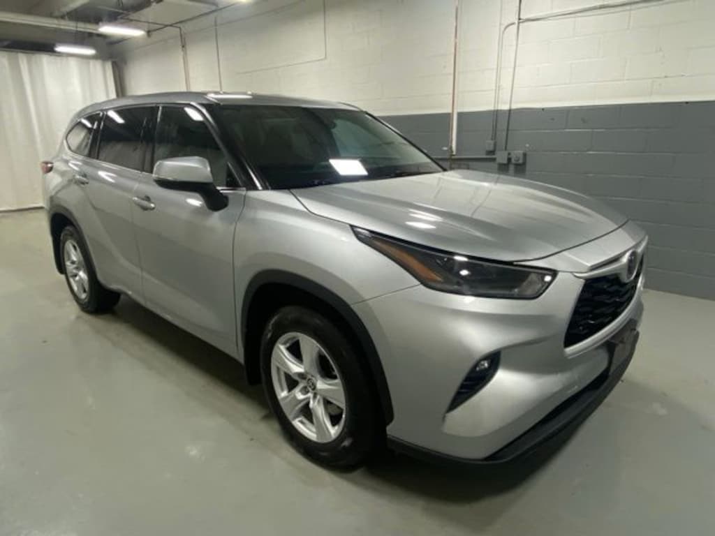Used 2021 Toyota Highlander LE SUV