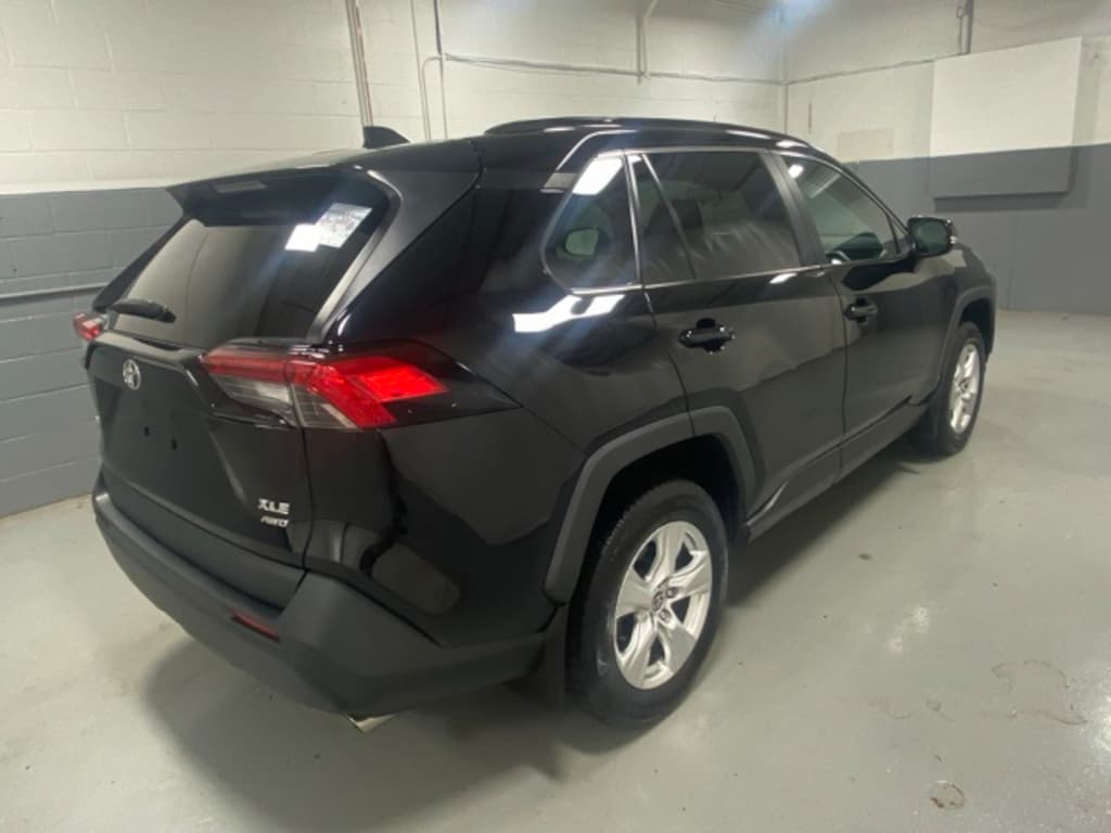 Used 2021 Toyota RAV4 XLE SUV