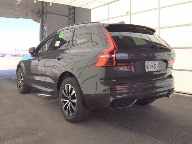 2025 Volvo XC60 Plus photo 4