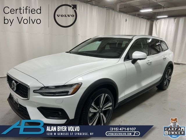 2025 Volvo V60 Cross Country B5 Plus AWD's photo