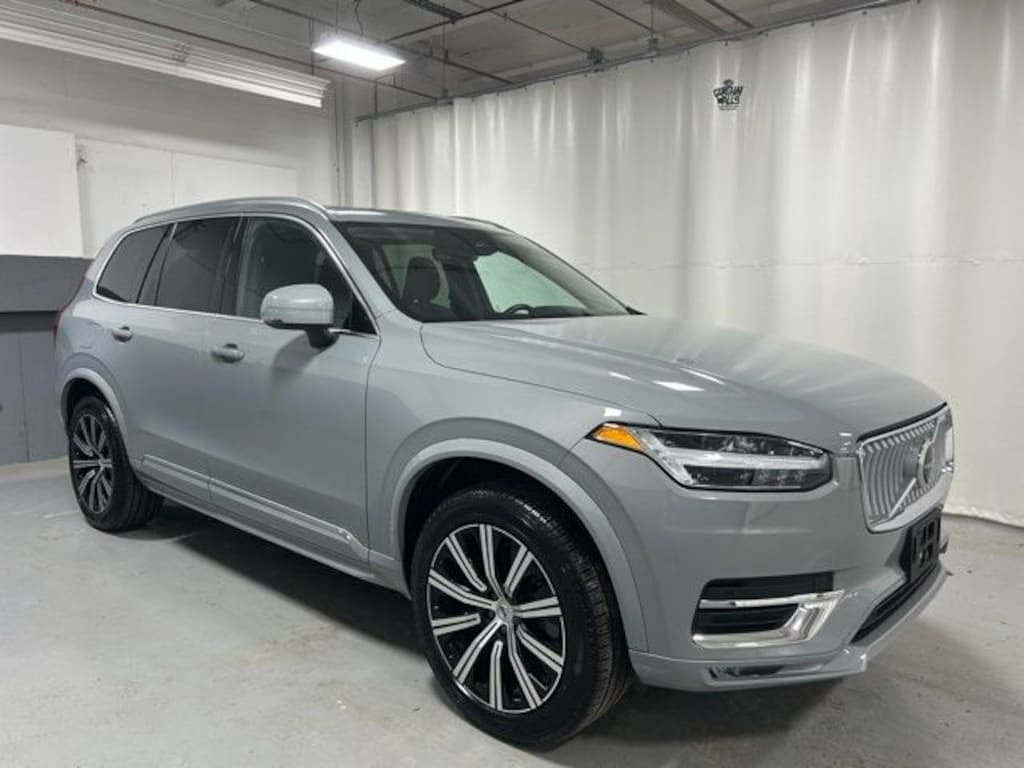Used 2025 Volvo XC90 B5 Core SUV
