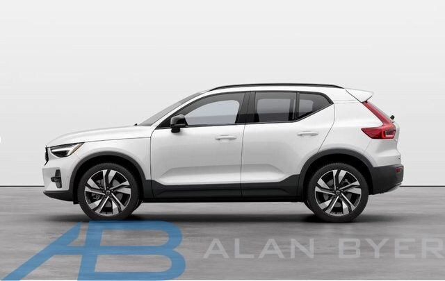 2025 Volvo XC40 B5 Ultra Dark Theme AWD SUV