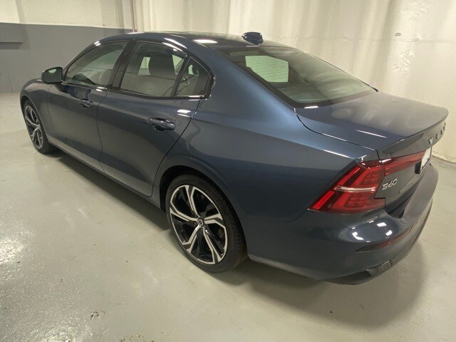 2025 Volvo S60 Core photo 2