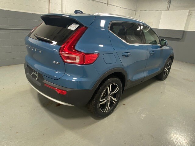 2025 Volvo XC40 Core photo 3